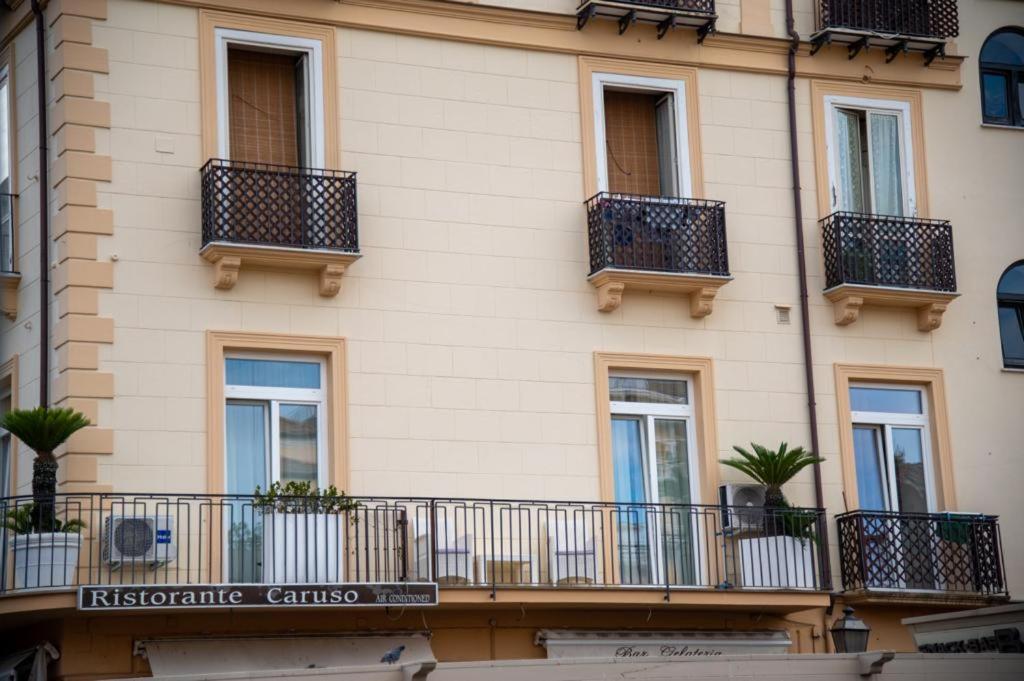 Apartamento - Posizione Unica Nella Piazza Principale *